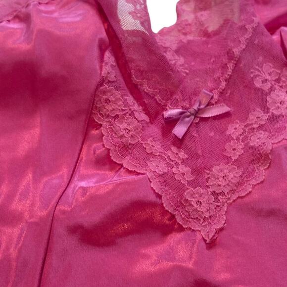 Formfit adorable hot pink lace lingerie top with bow details and silky fabric - Picture 3 of 7